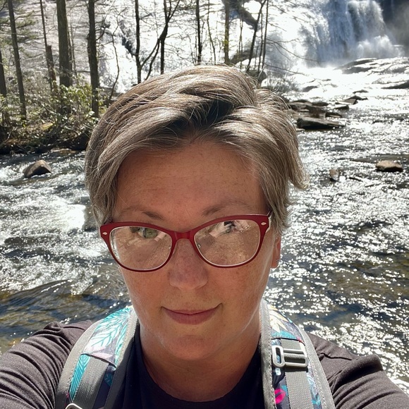 Meet your Posher, Kitty - Picture 4 of 8